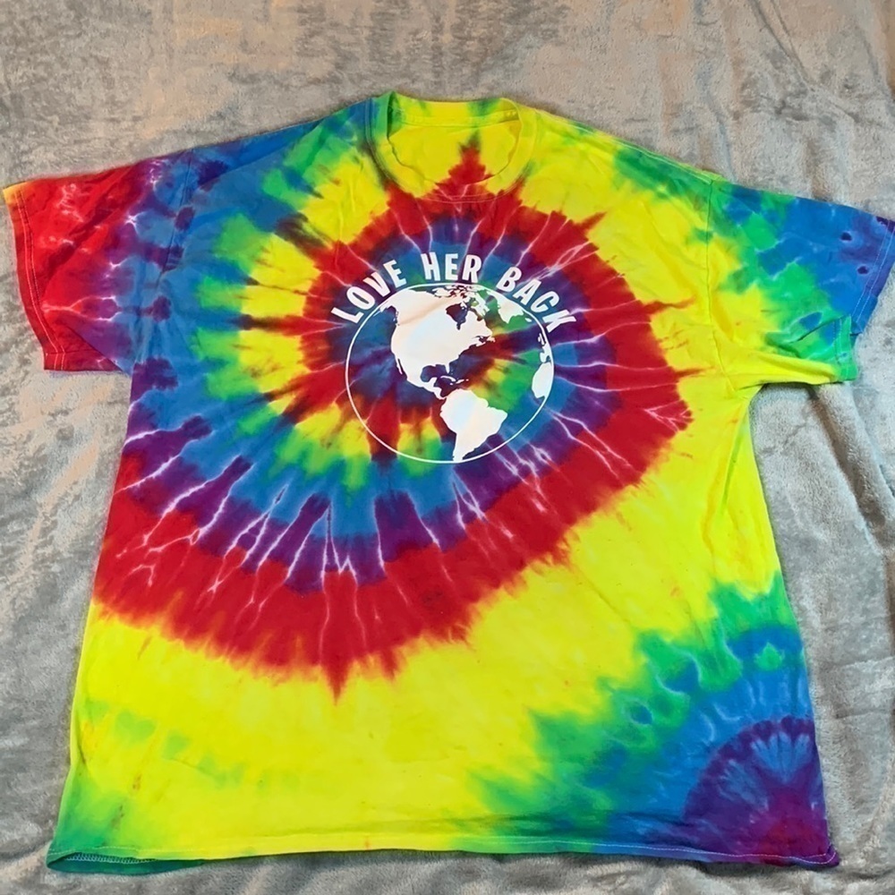 𝅺Tie-Dye Love the Earth T-Shirt